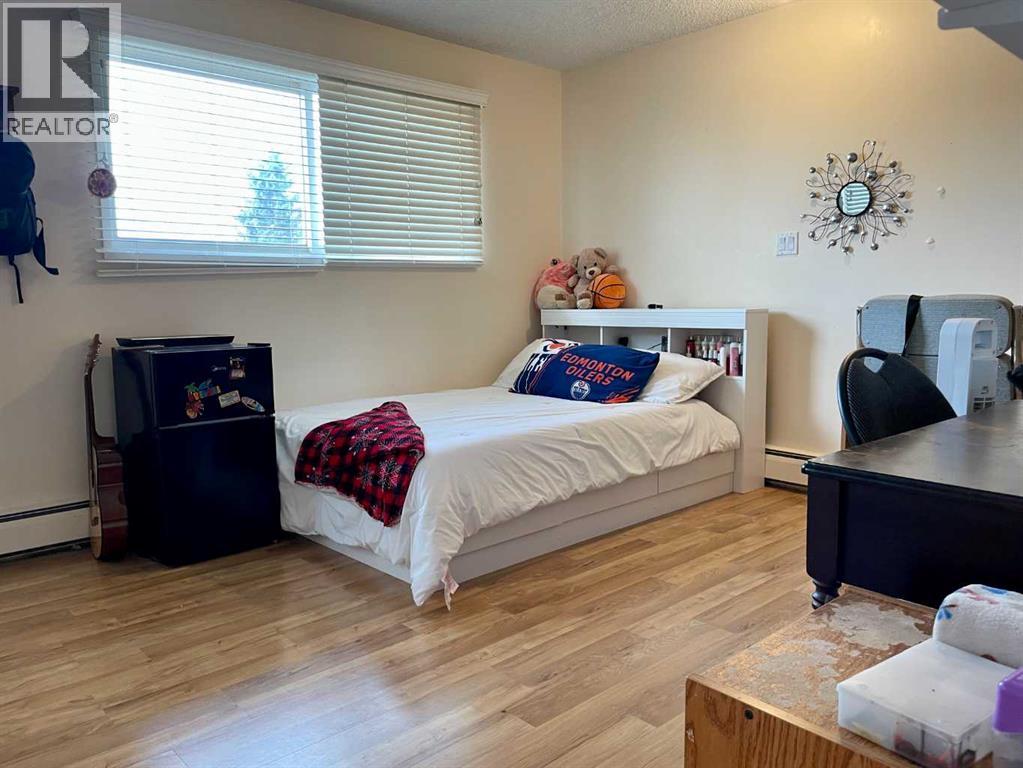 10523 105 Street Close - 36