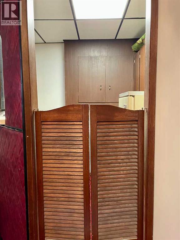 10523 105 Street Close - 24