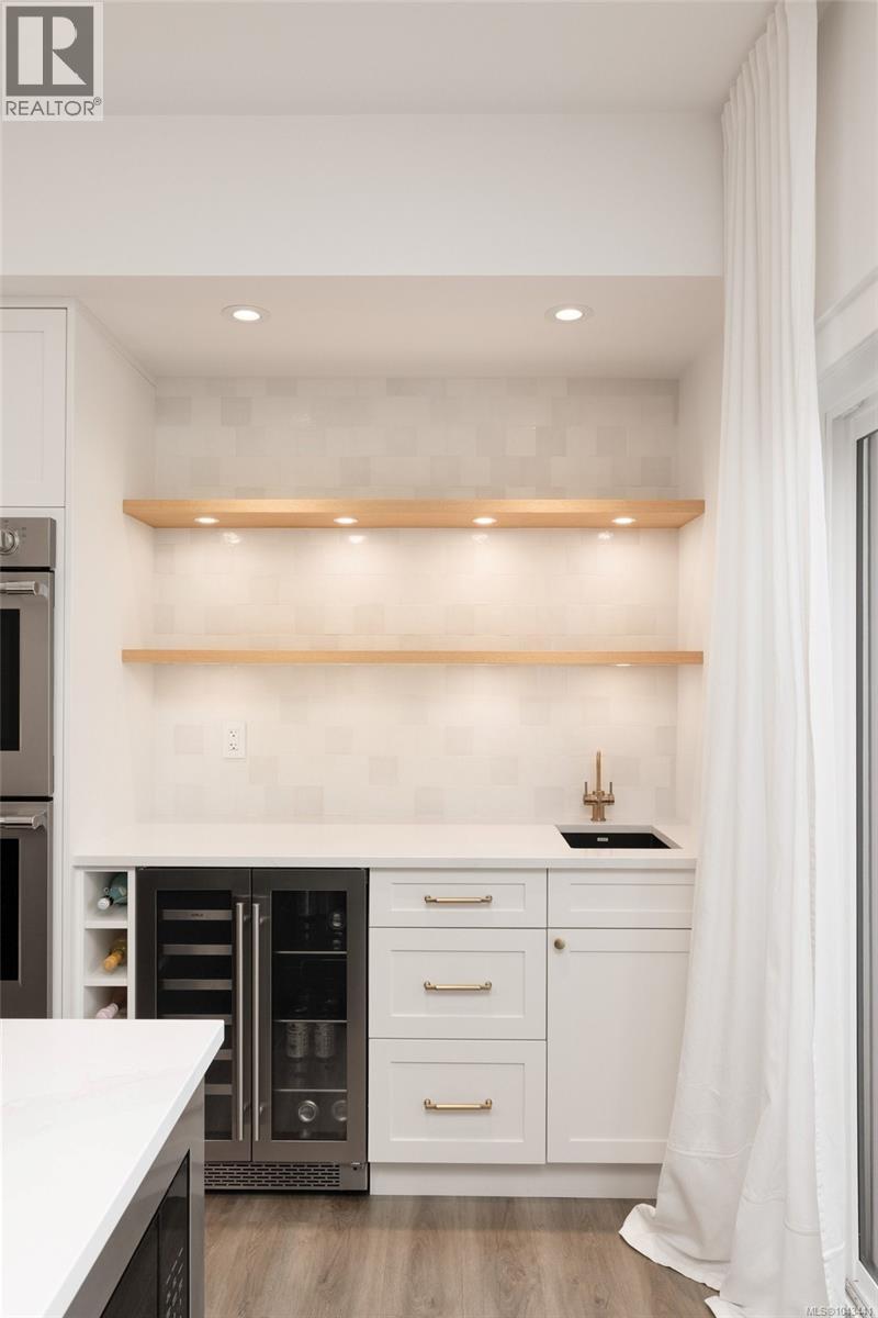 4 4583 Wilkinson Road, Saanich