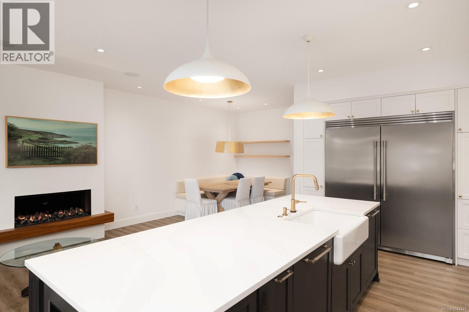 4 4583 Wilkinson Road, Saanich