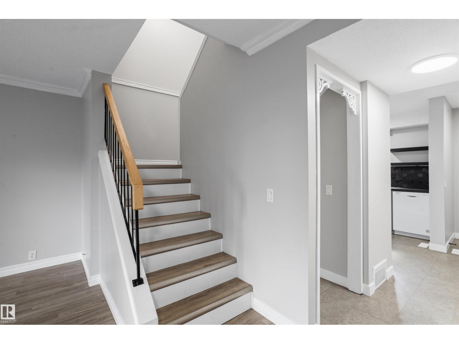 18124 93 AV NW - Image 13