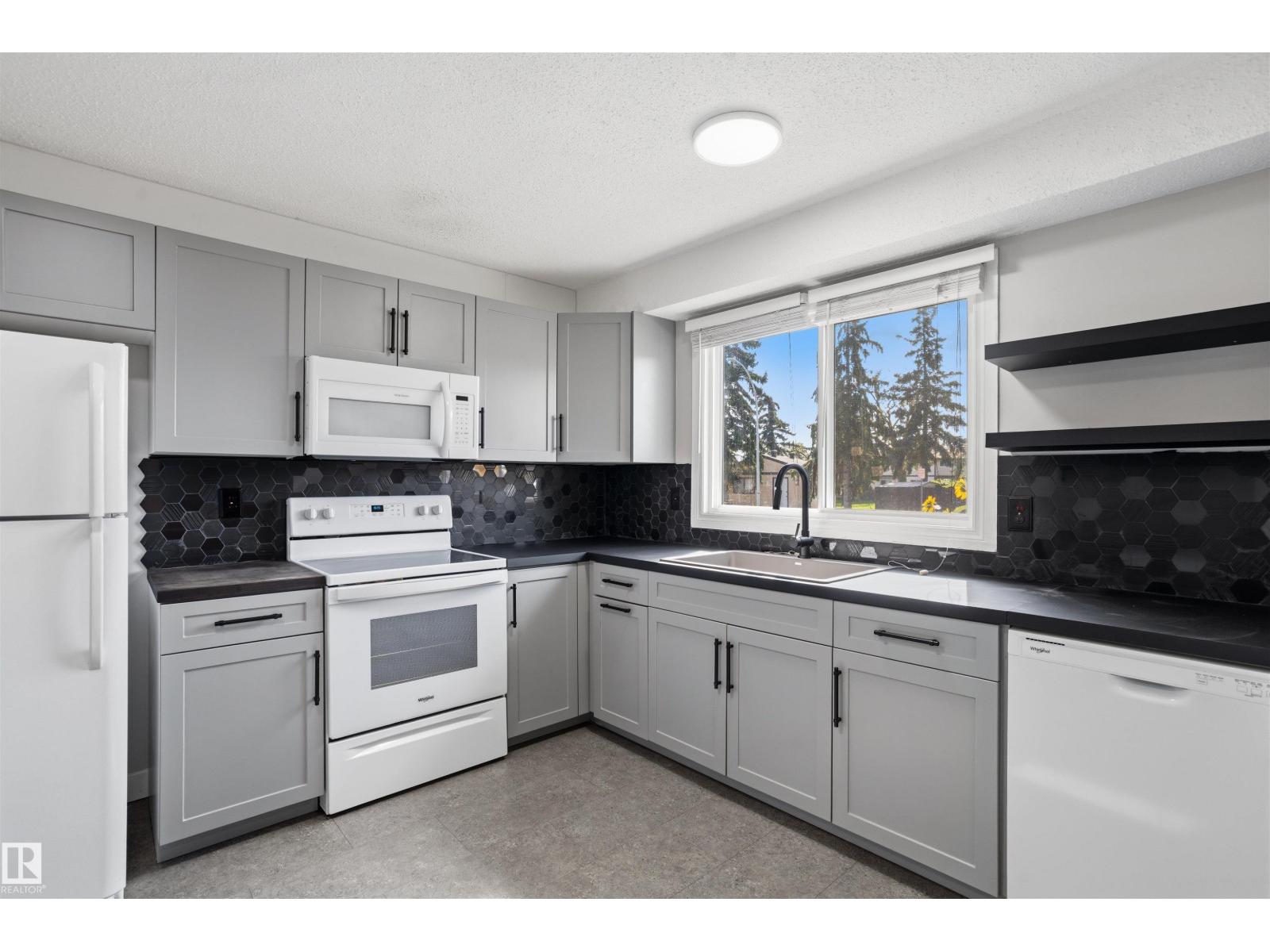 18124 93 AV NW - 5
