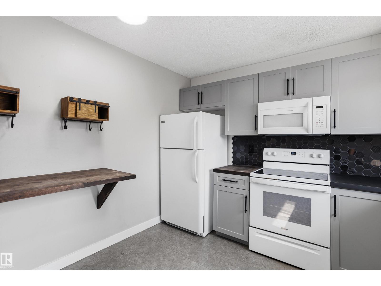 18124 93 AV NW - 7