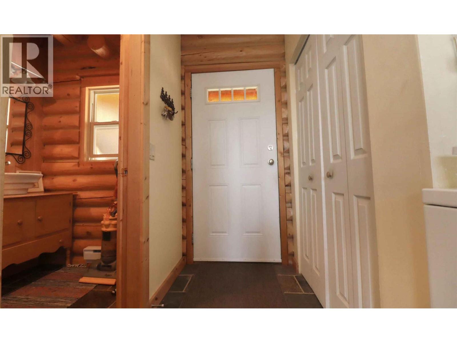 957 Little Shuswap Lake Road - 10