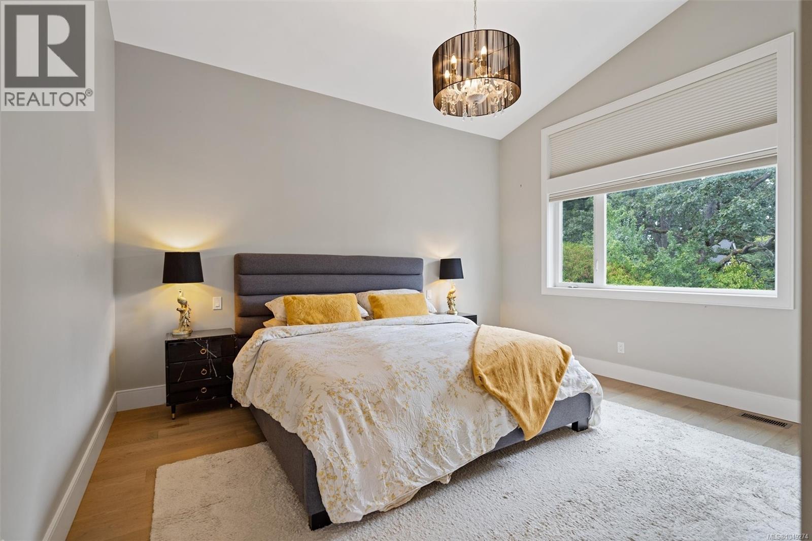 3749 Ascot Dr - 34