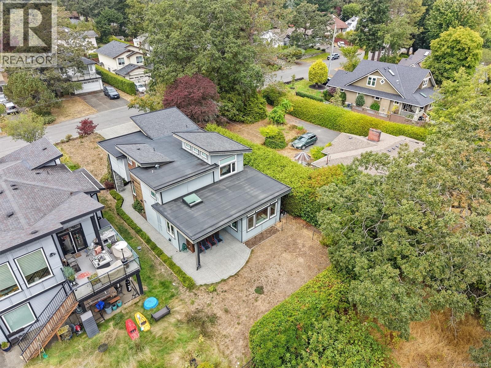 3749 Ascot Dr - 5