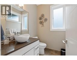 3749 Ascot Dr, Saanich, BC V8P3S2 Photo 27