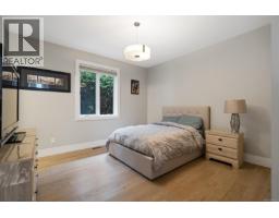 3749 Ascot Dr, Saanich, BC V8P3S2 Photo 29