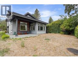 3749 Ascot Dr, Saanich, BC V8P3S2 Photo 48