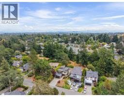 Patio - 3749 Ascot Dr, Saanich, BC V8P3S2 Photo 7