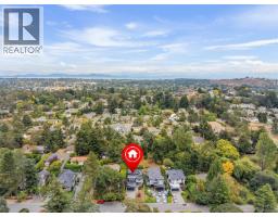 Dining nook - 3749 Ascot Dr, Saanich, BC V8P3S2 Photo 8