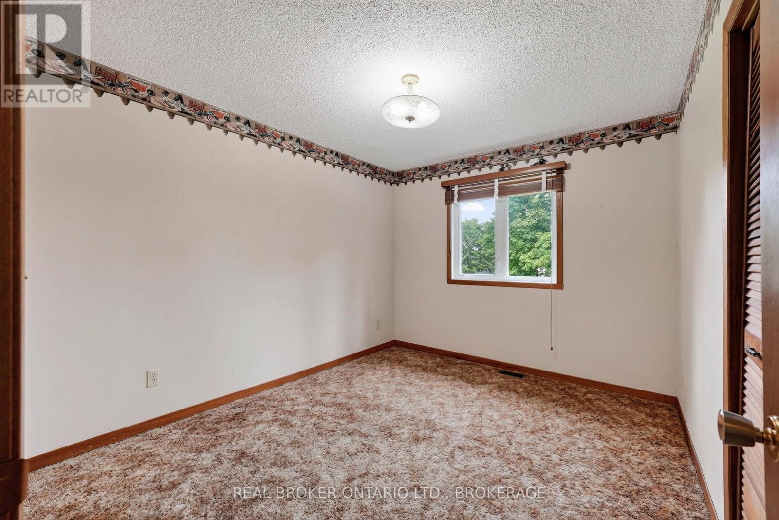 4 LOYALIST CRESCENT - Image 11