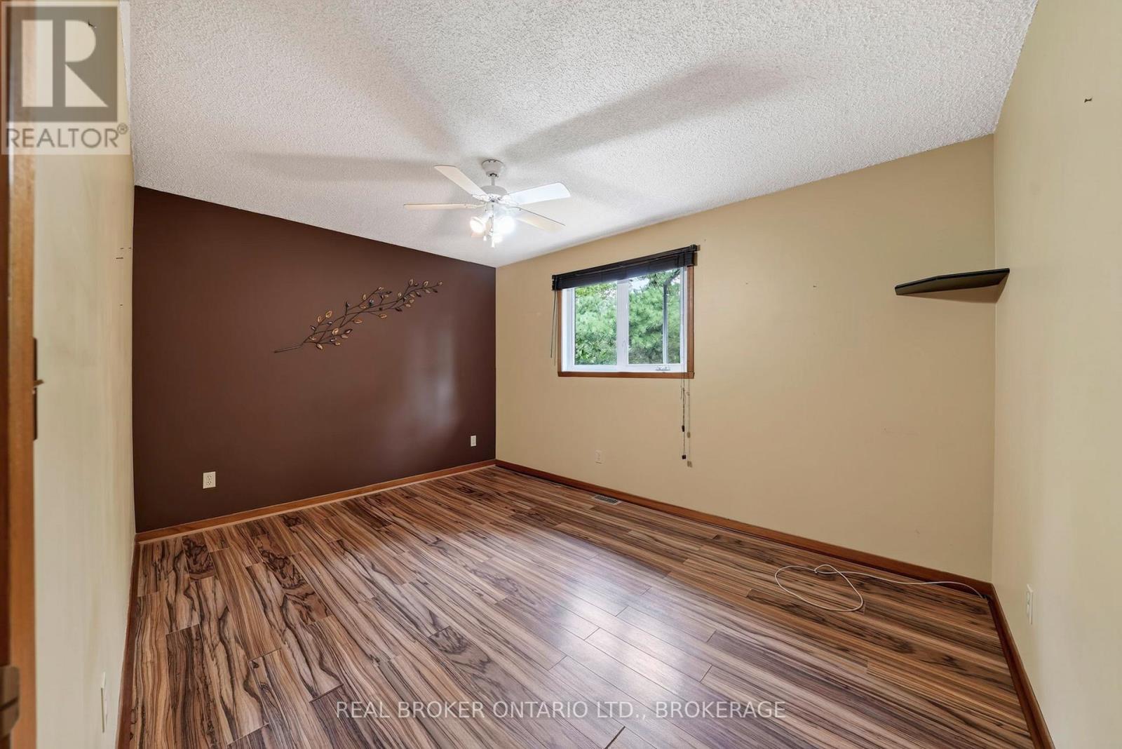 4 LOYALIST CRESCENT - Image 13