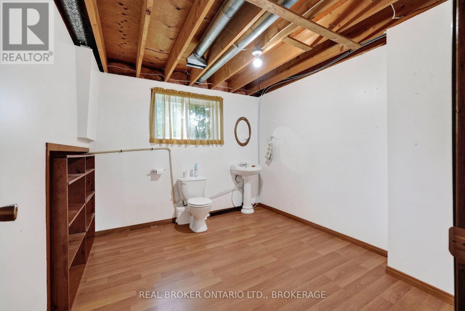 4 LOYALIST CRESCENT - Image 18