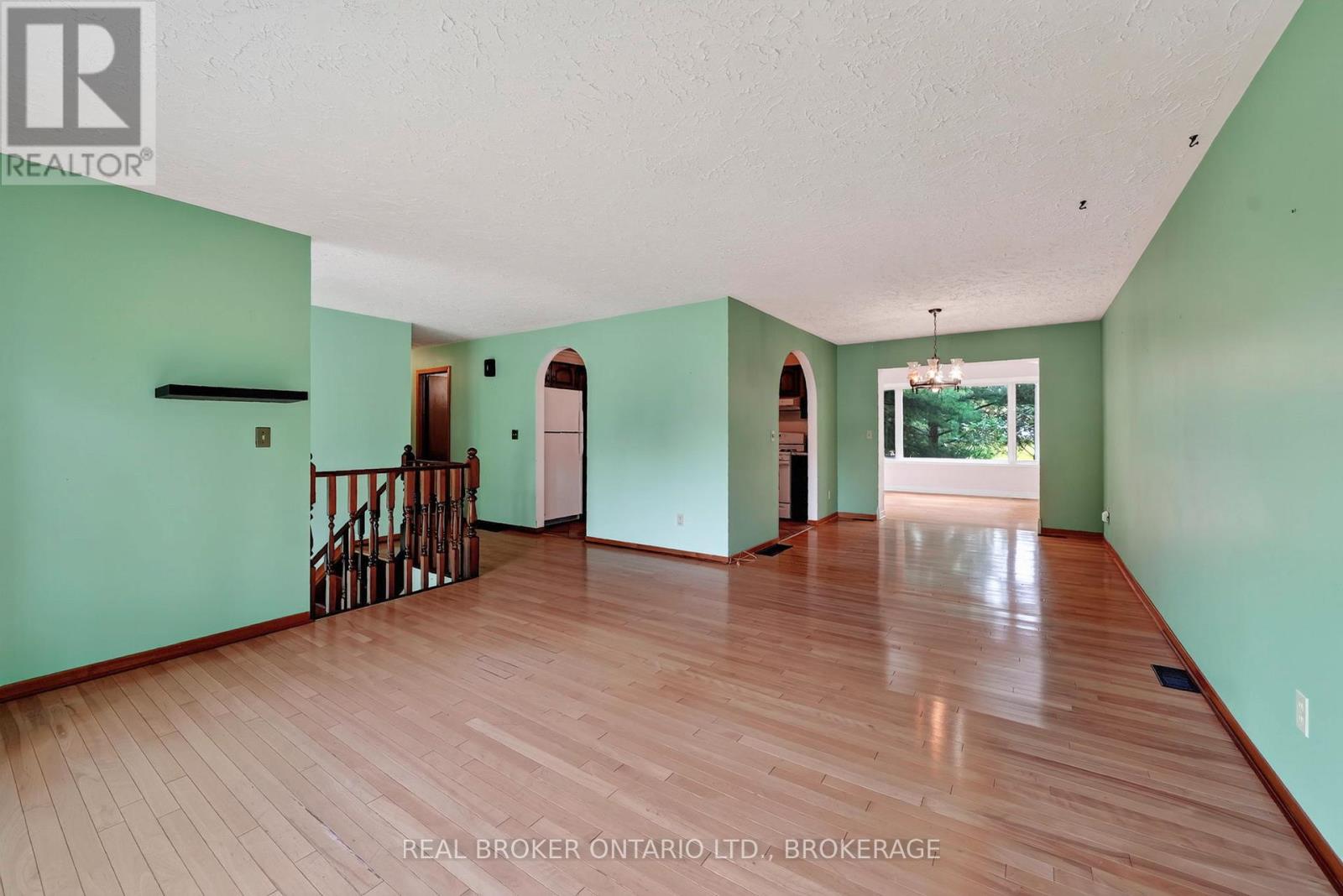 4 LOYALIST CRESCENT, South Stormont — photo 4