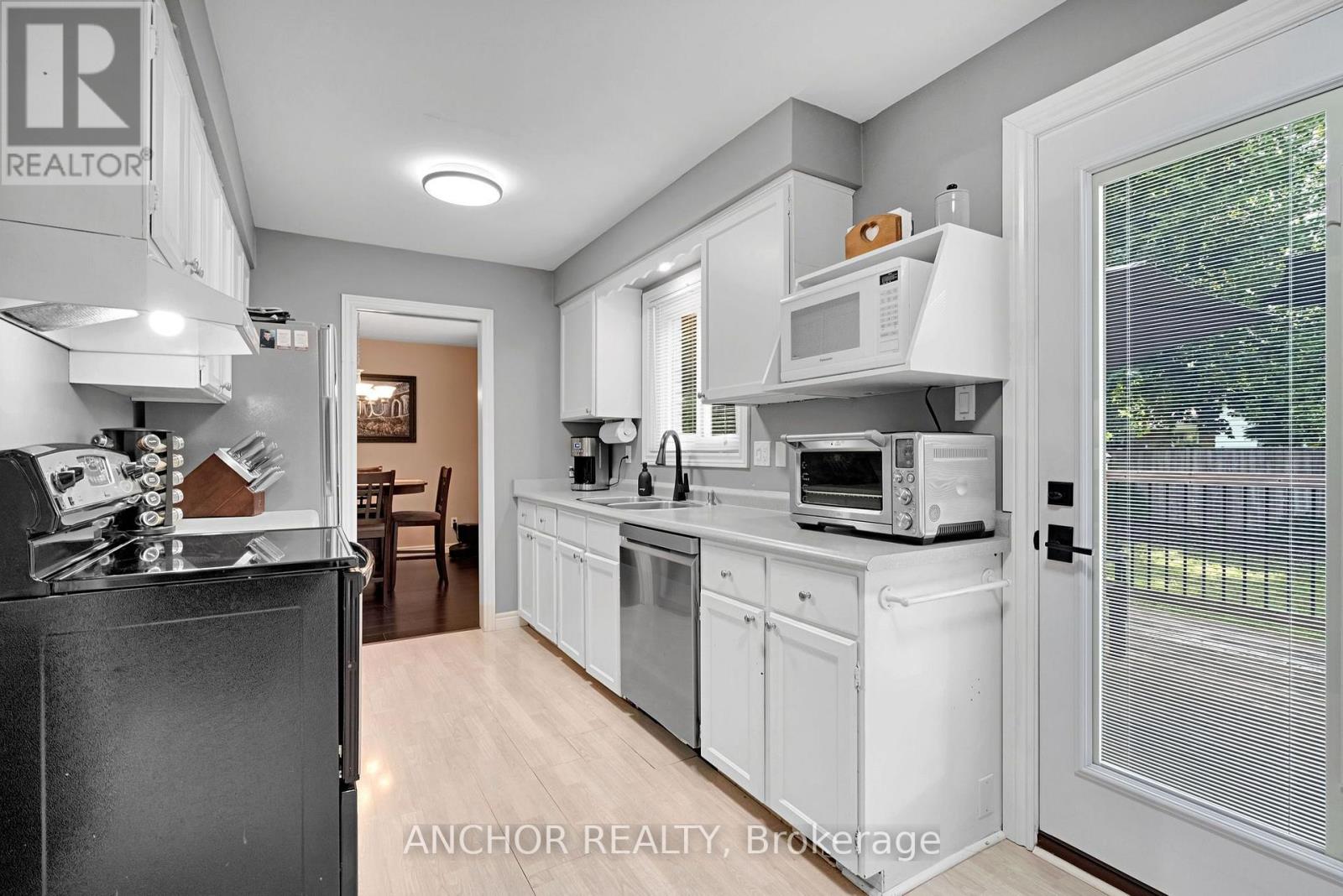 684 GRIFFITH STREET - Image 13