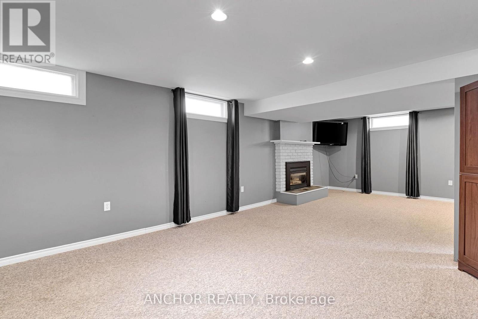 684 GRIFFITH STREET - Image 29