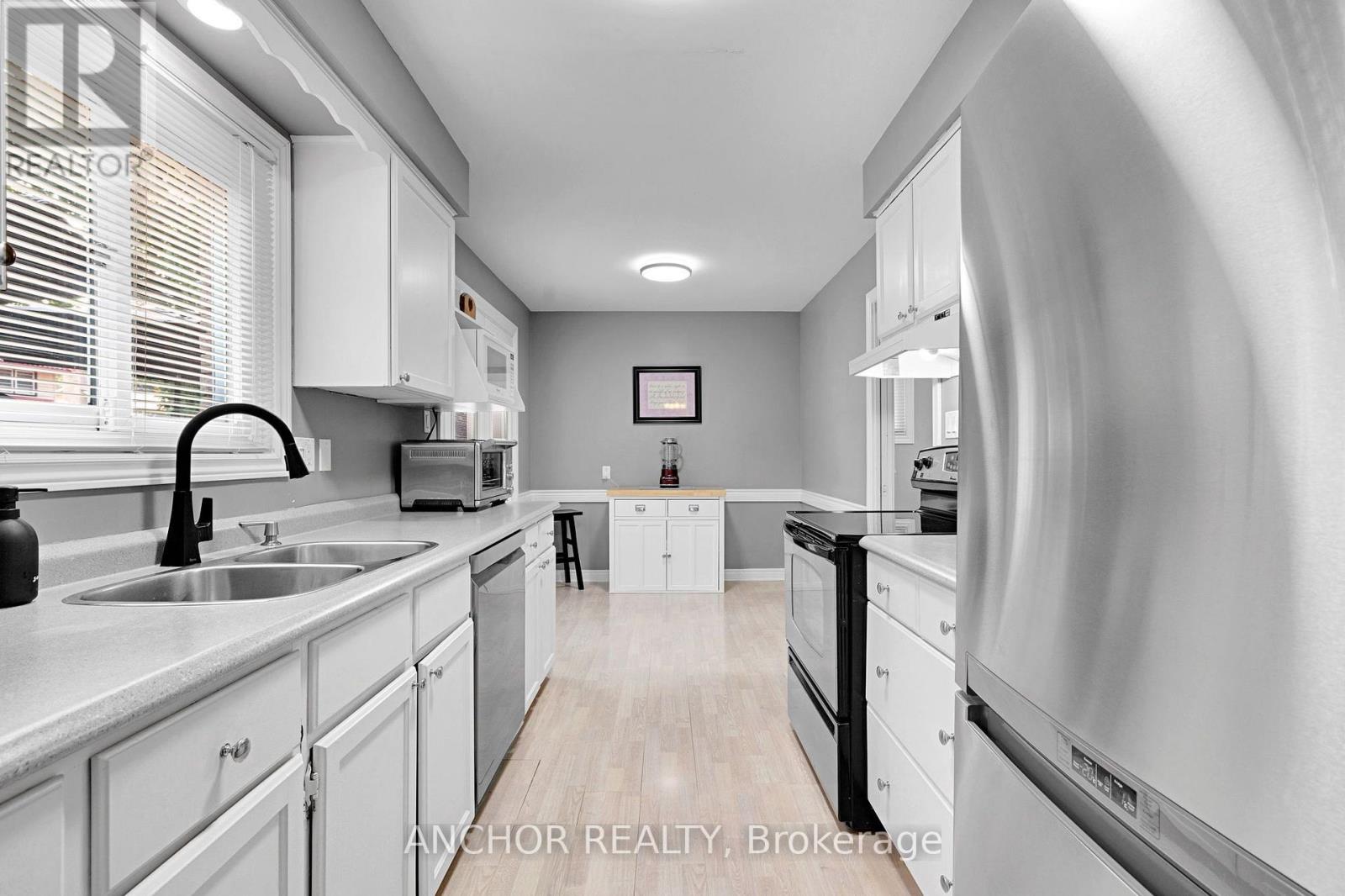 684 GRIFFITH STREET, London South (South K) — photo 9