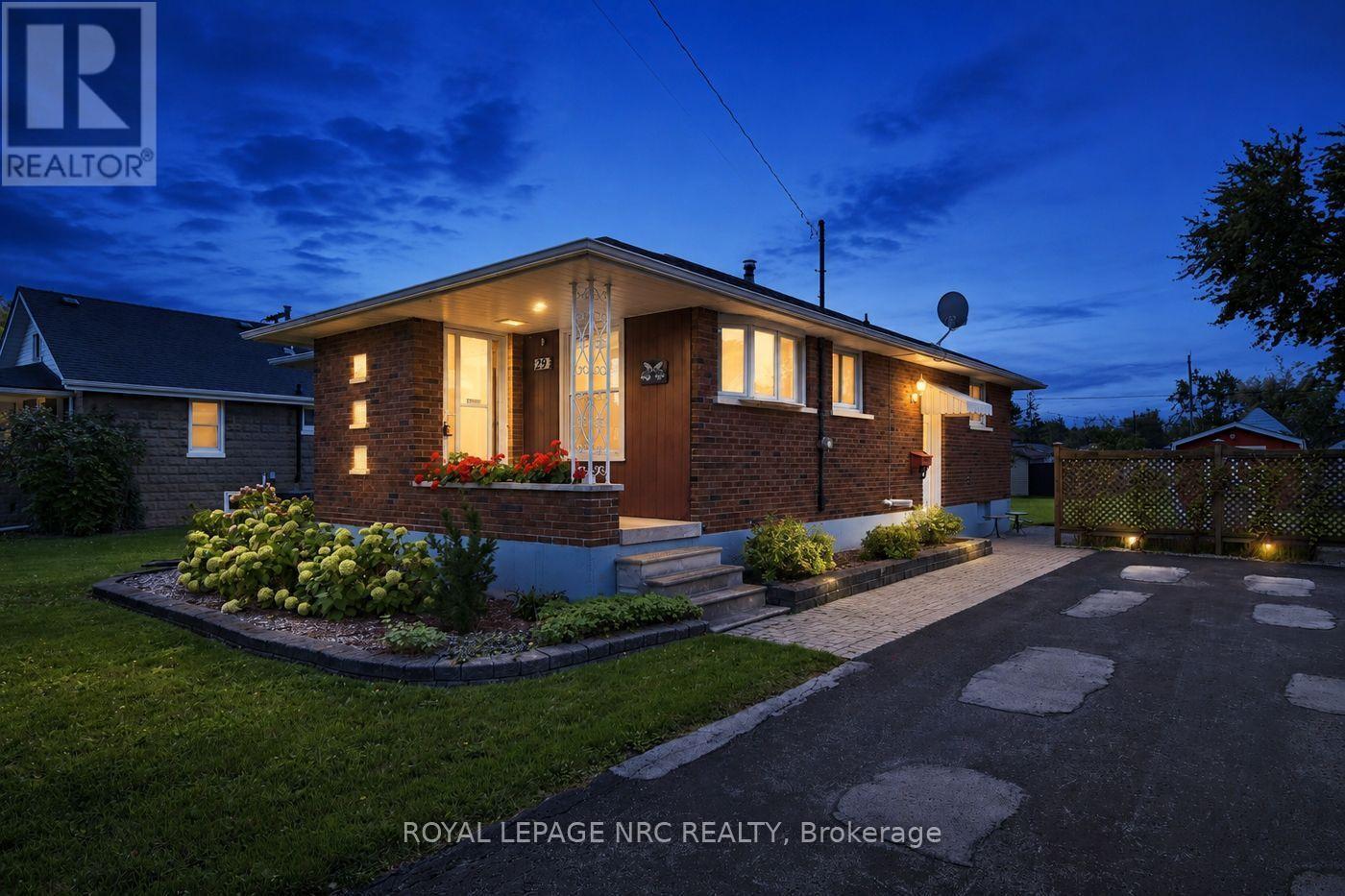 29 ERIE STREET - 32