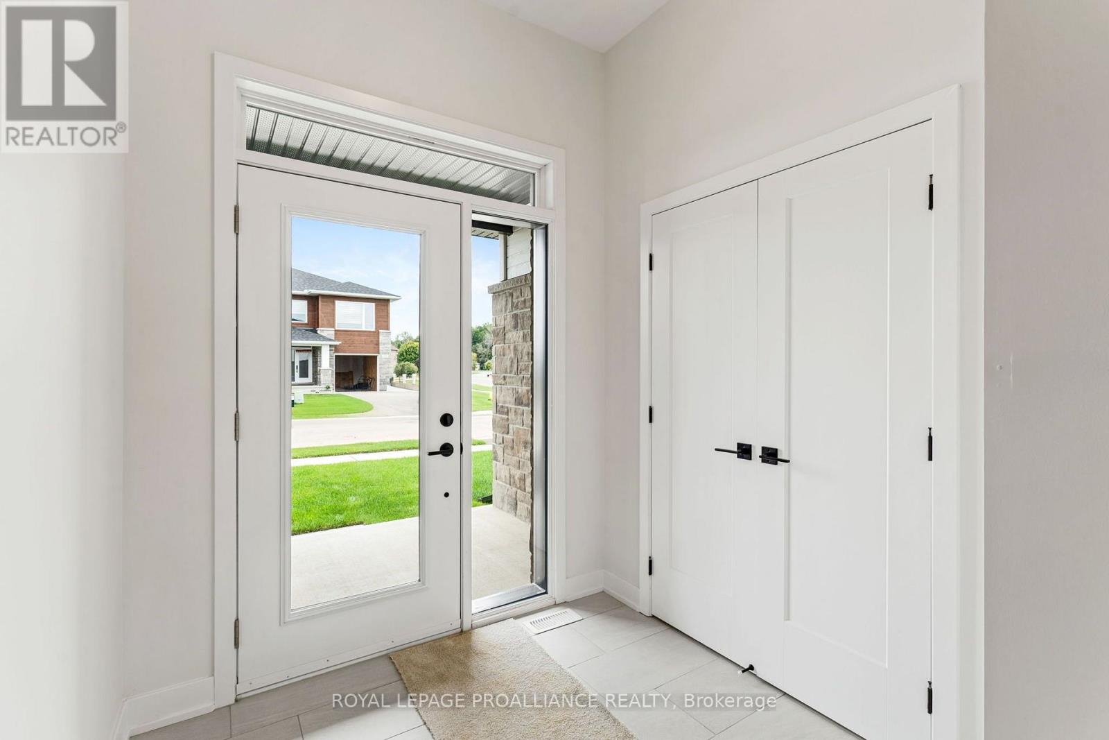 1169 MOORE STREET, Brockville — photo 2
