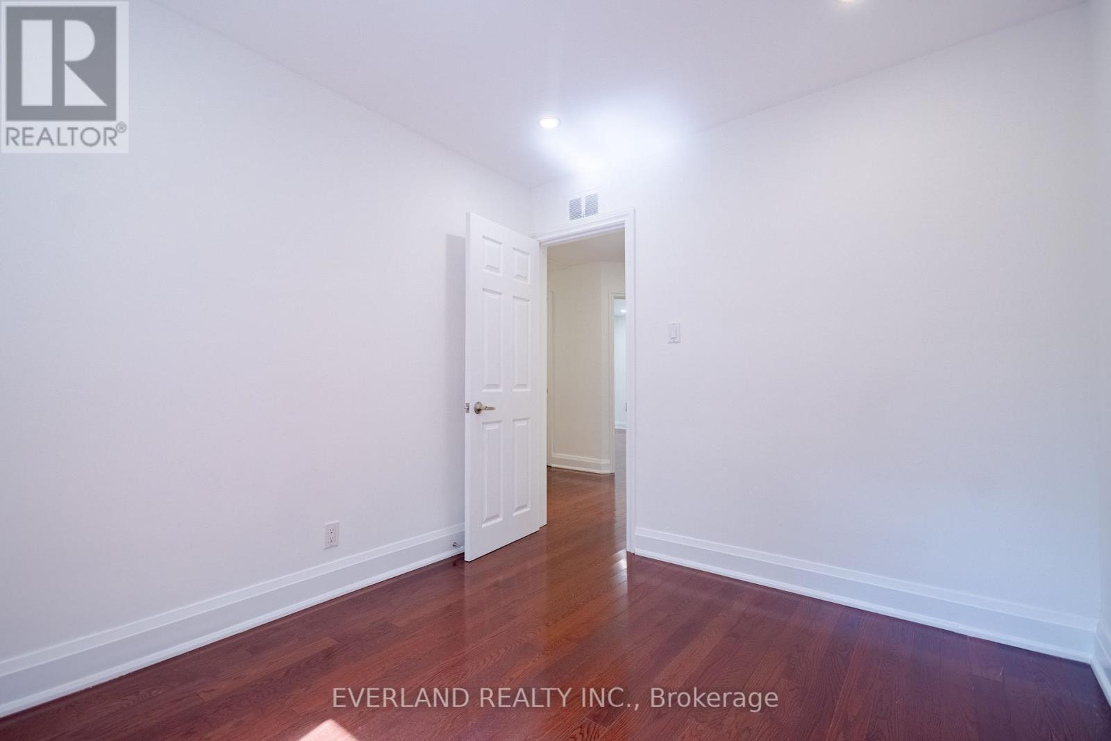 351 LAWRENCE AVENUE W - 26