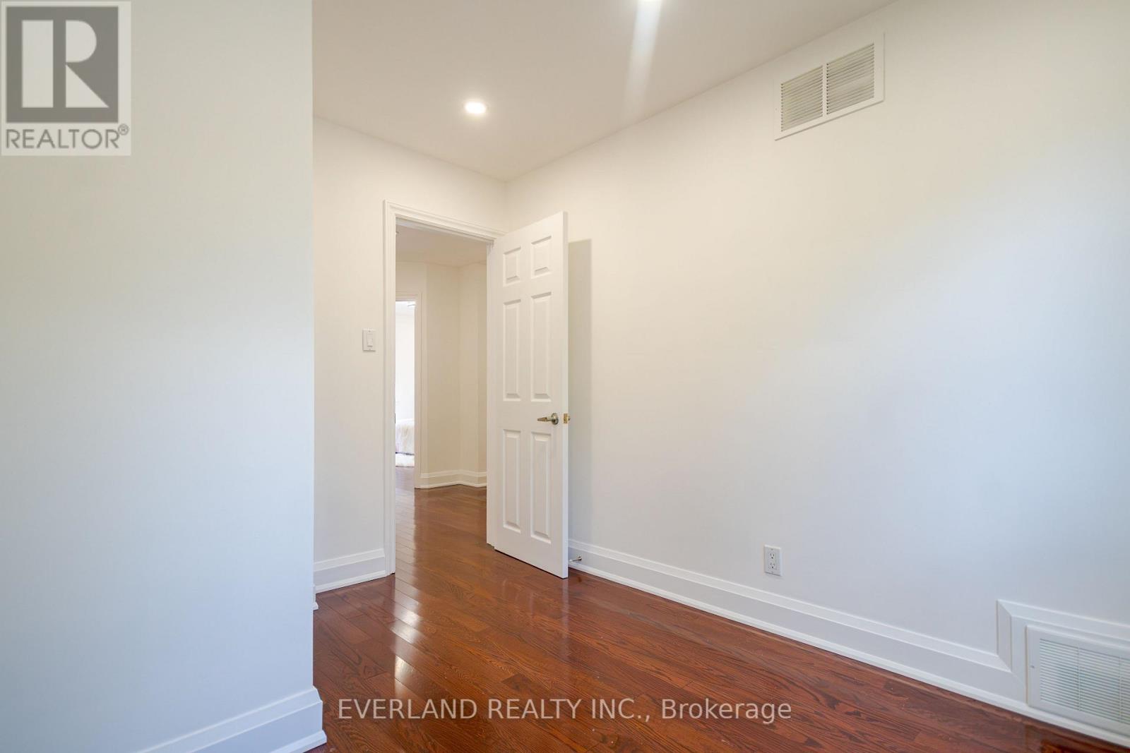 351 LAWRENCE AVENUE W - 31