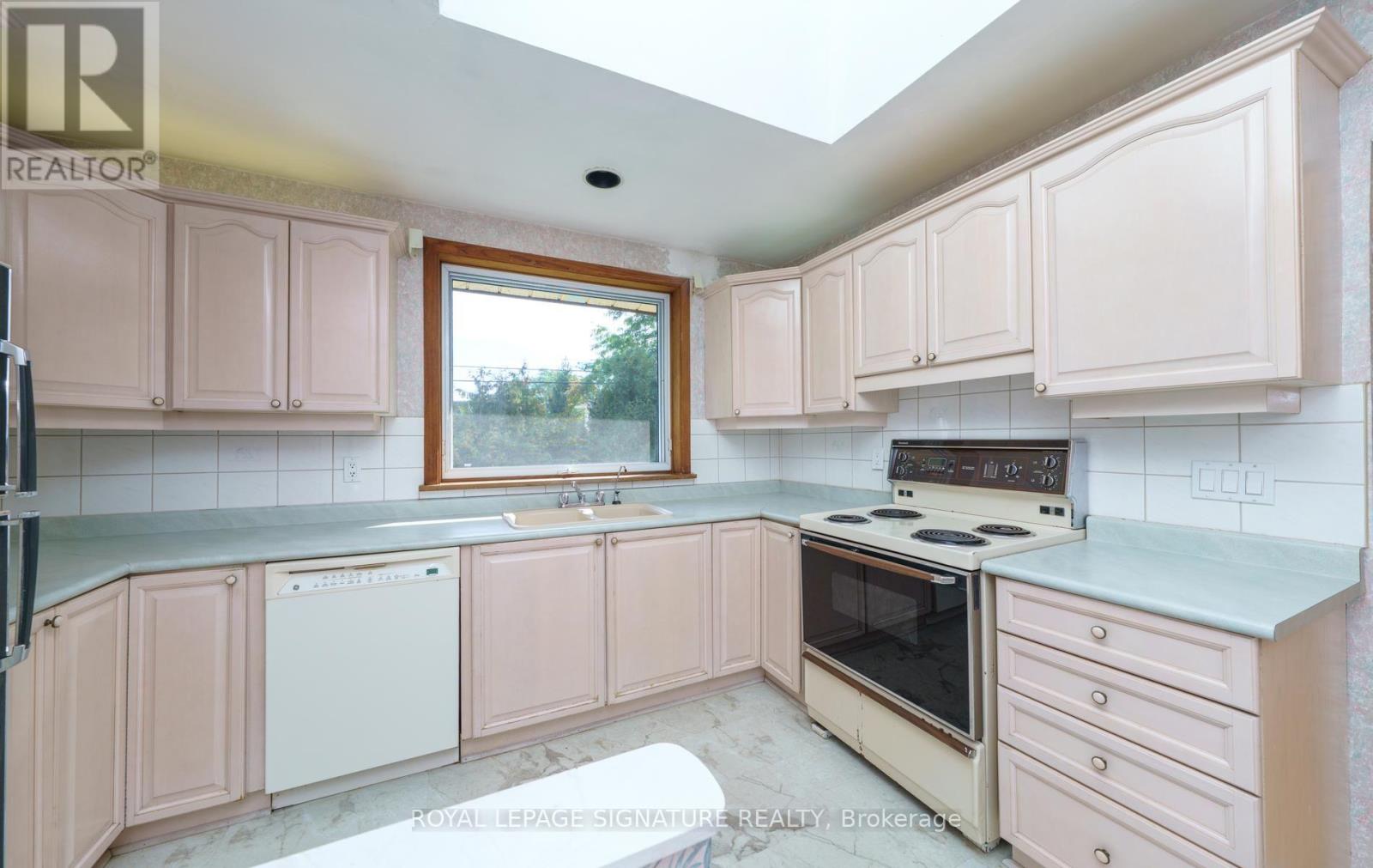 55 SOUTHWELL DRIVE - 18