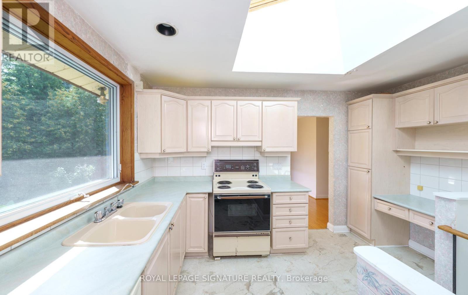 55 SOUTHWELL DRIVE - 19