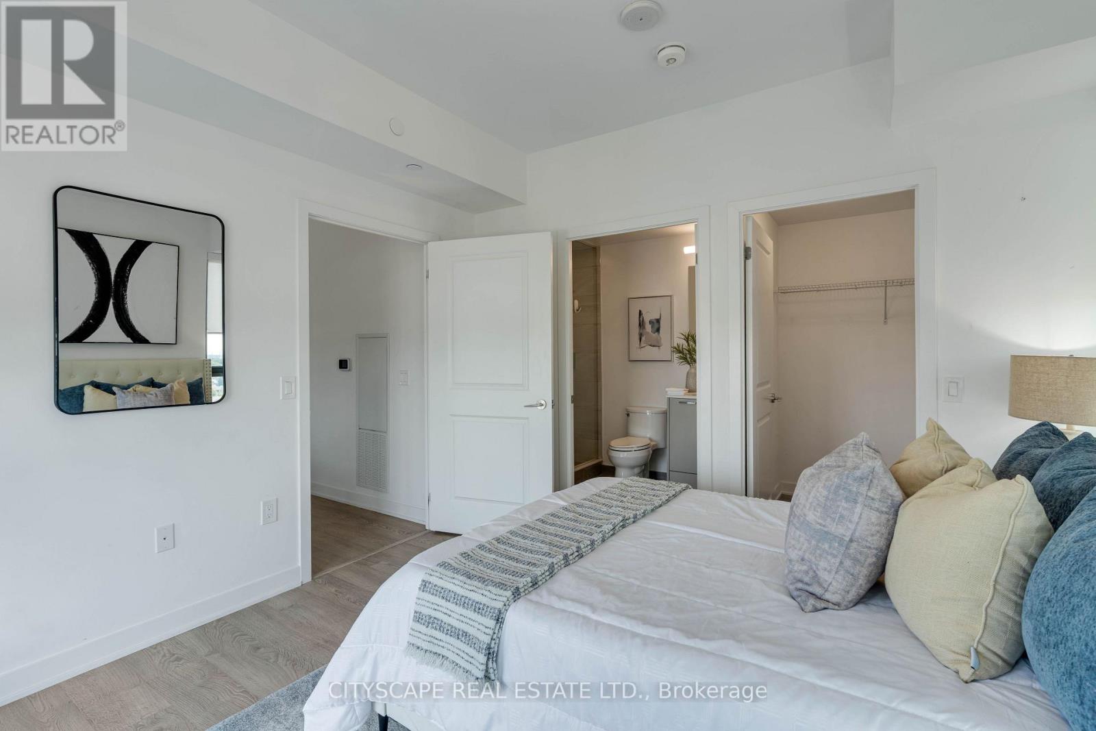 #405 120 EAGLE ROCK WAY - 32
