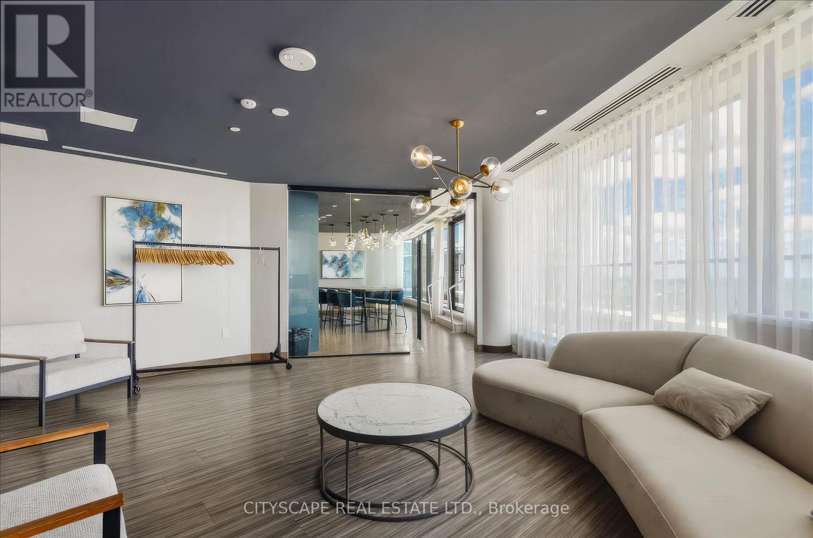 #405 120 EAGLE ROCK WAY - 42