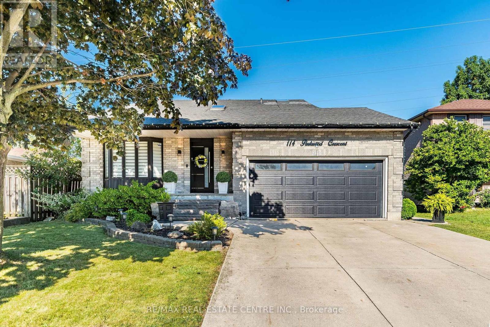 114 PARKWOOD CRESCENT - 2