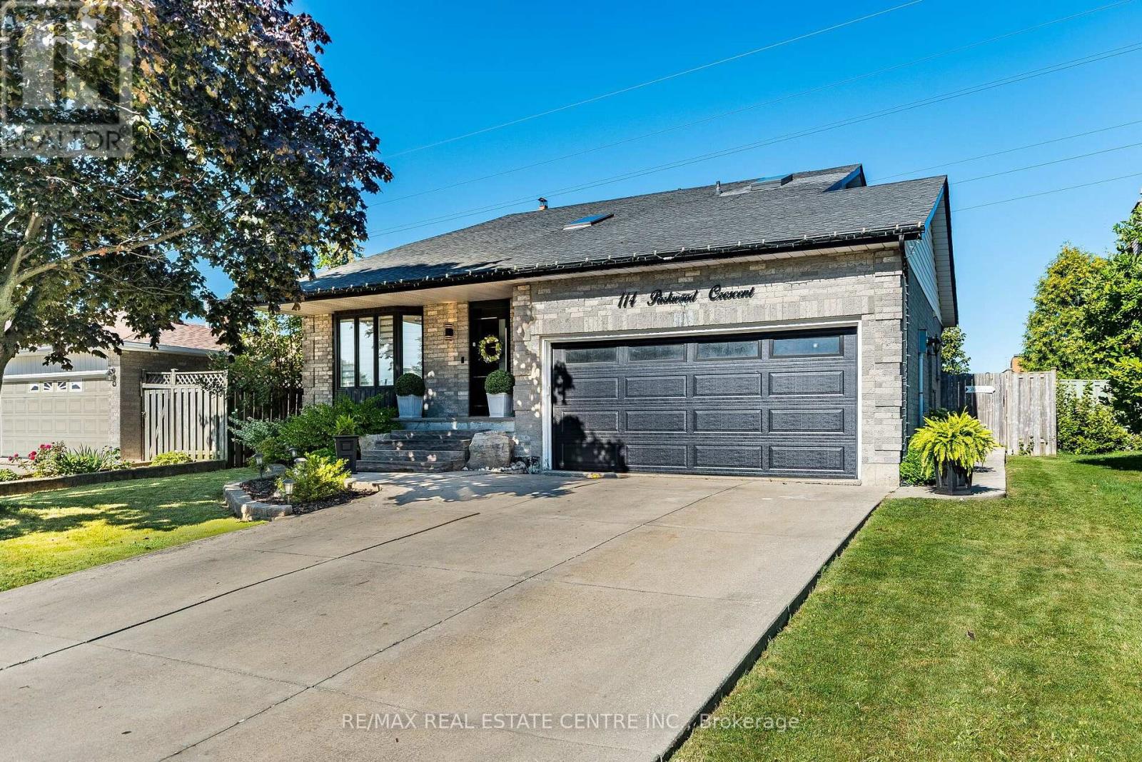 114 PARKWOOD CRESCENT - 4