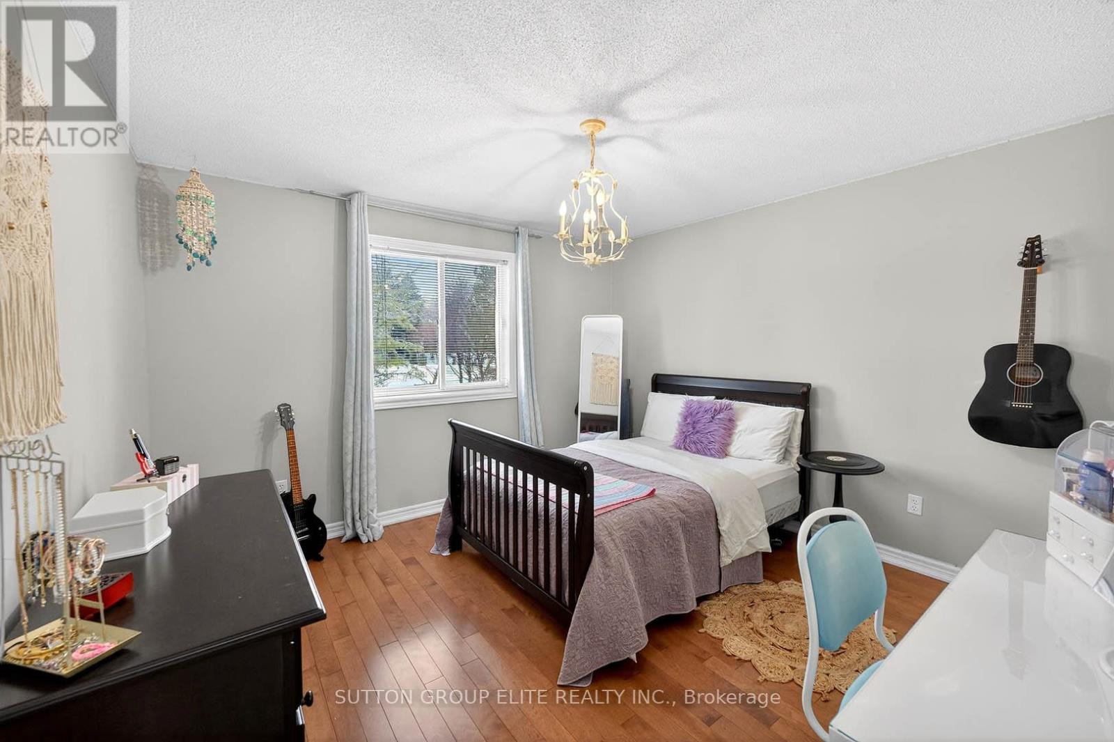 11 ELDERBERRY LANE - 34