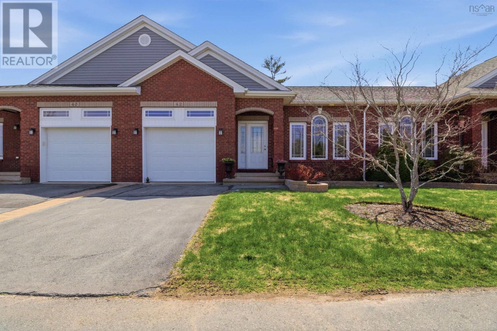 42 Kirkwood Court, Bedford South — photo 2