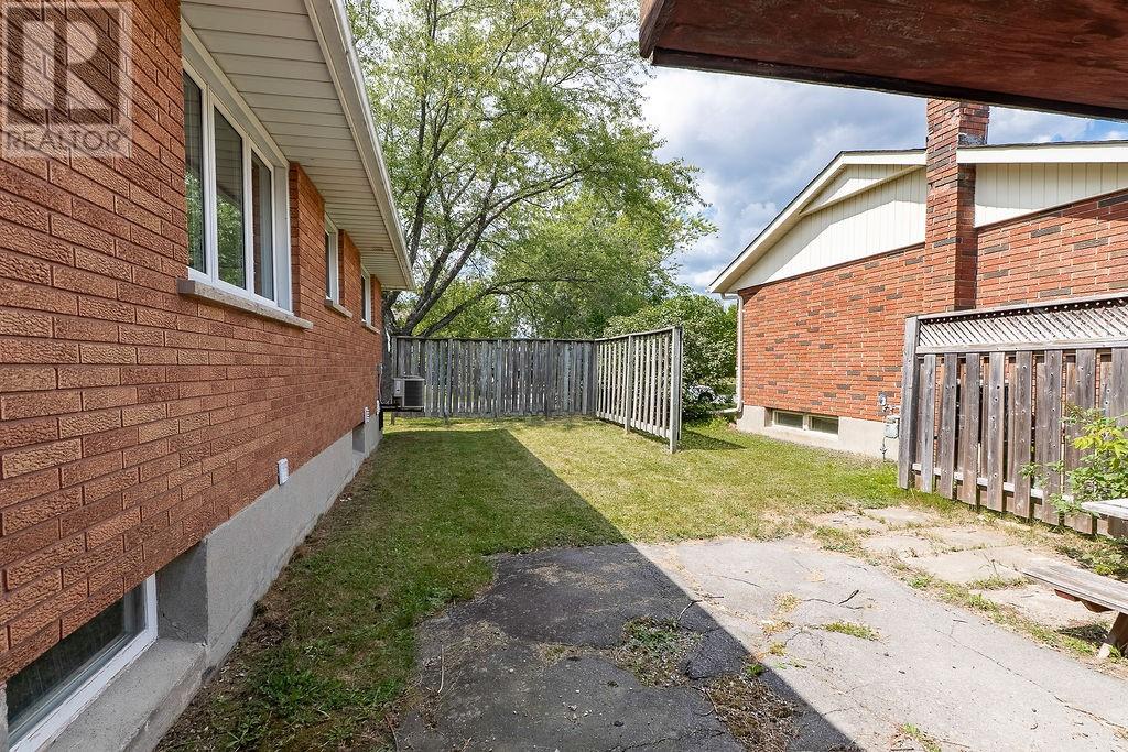 1609 Redfern - 33