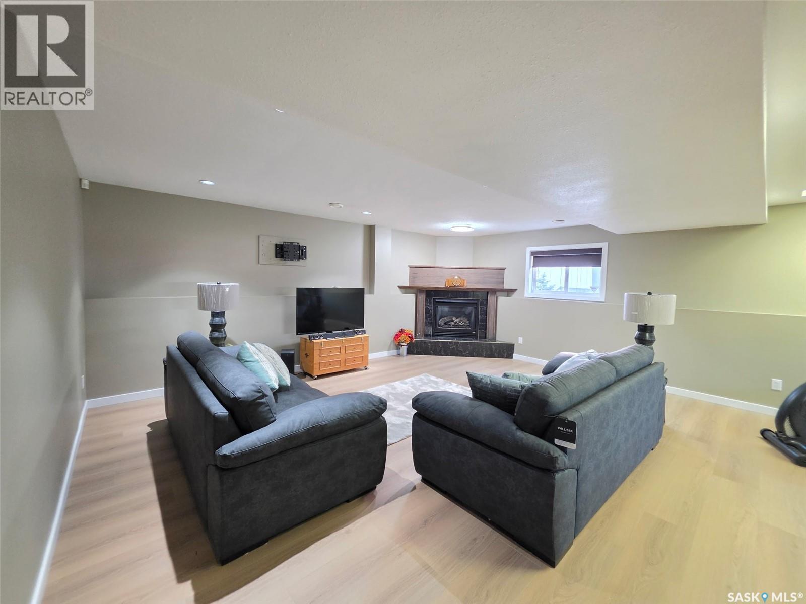 141 15th STREET W - 15