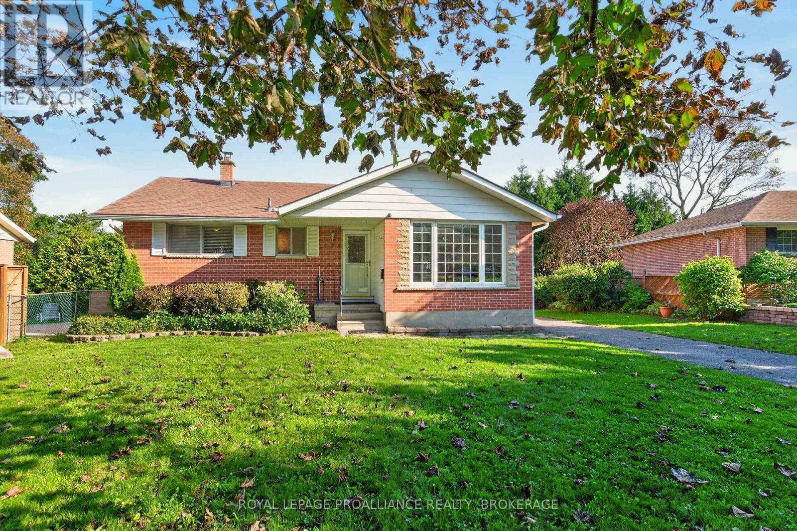 15 HAMPSTEAD HEATH, Kingston (West of Sir John A. Blvd) — photo 1