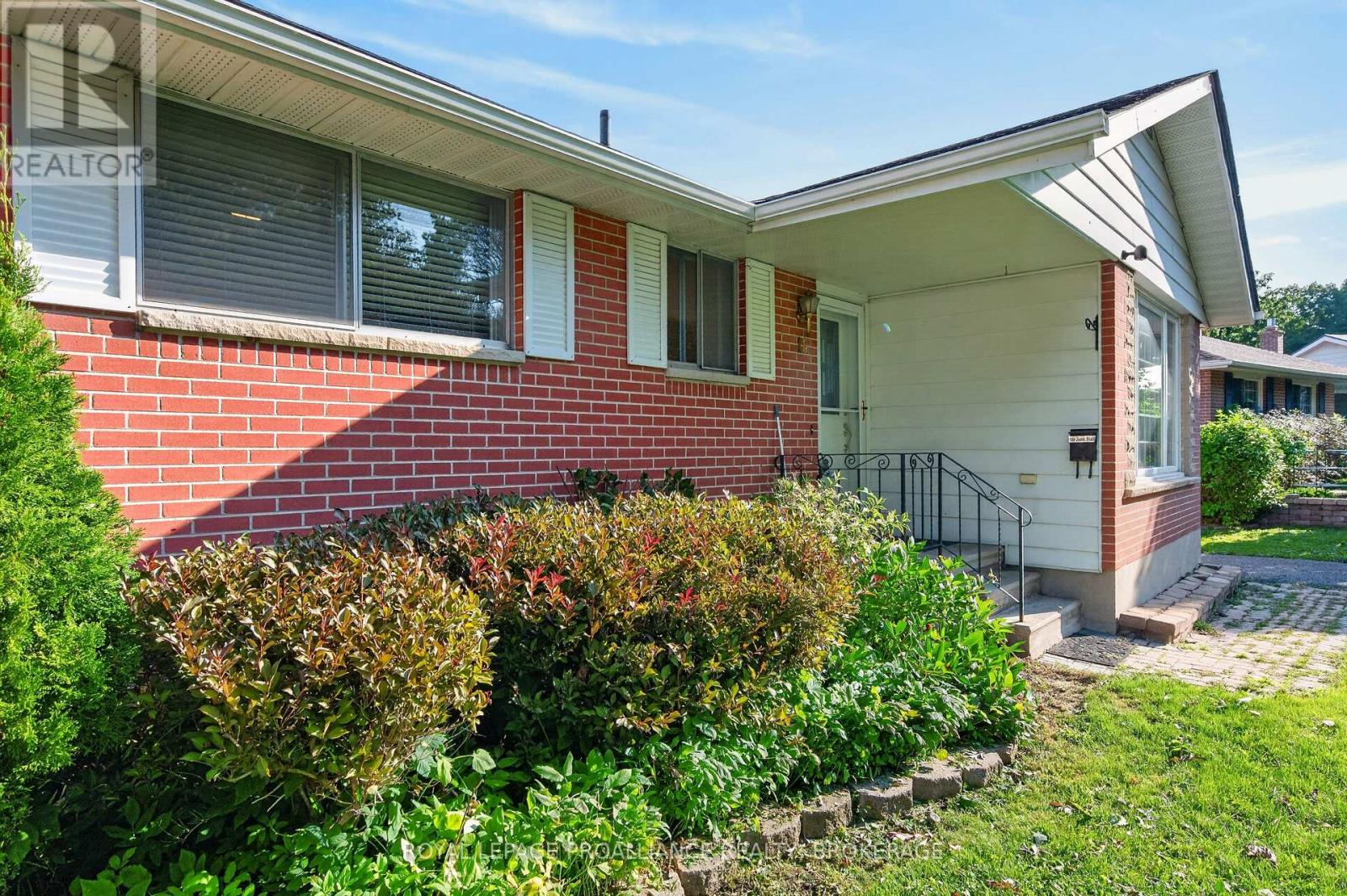 15 HAMPSTEAD HEATH, Kingston (West of Sir John A. Blvd) — photo 2