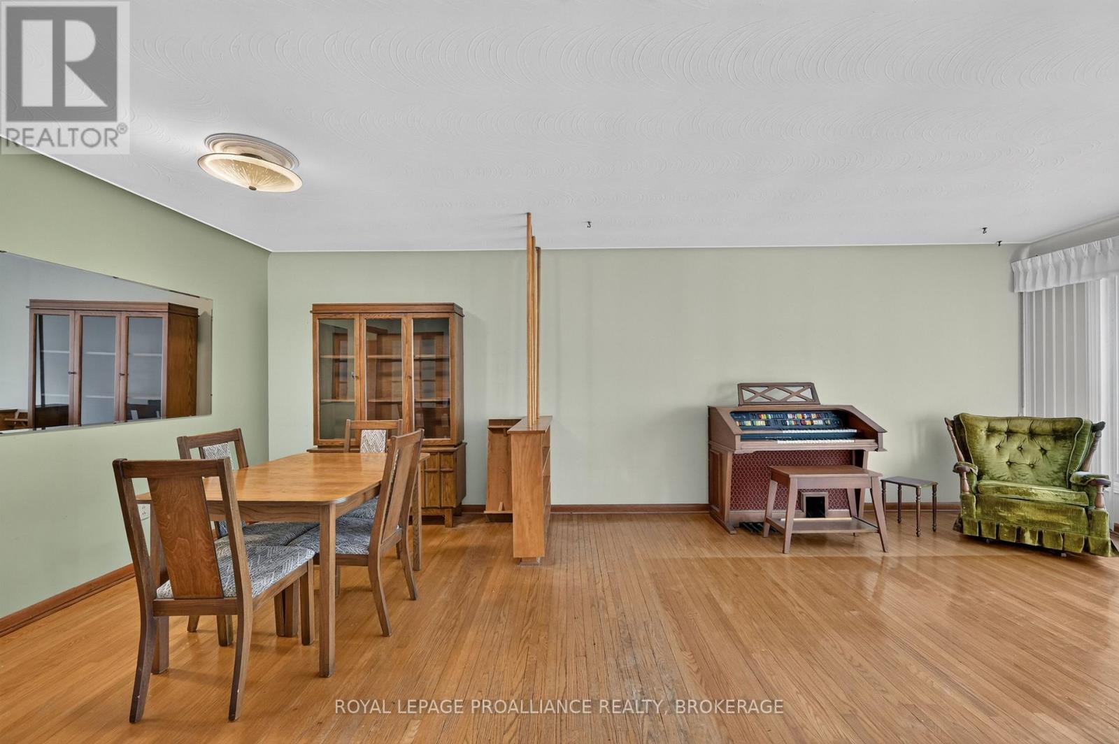 15 HAMPSTEAD HEATH, Kingston (West of Sir John A. Blvd) — photo 3