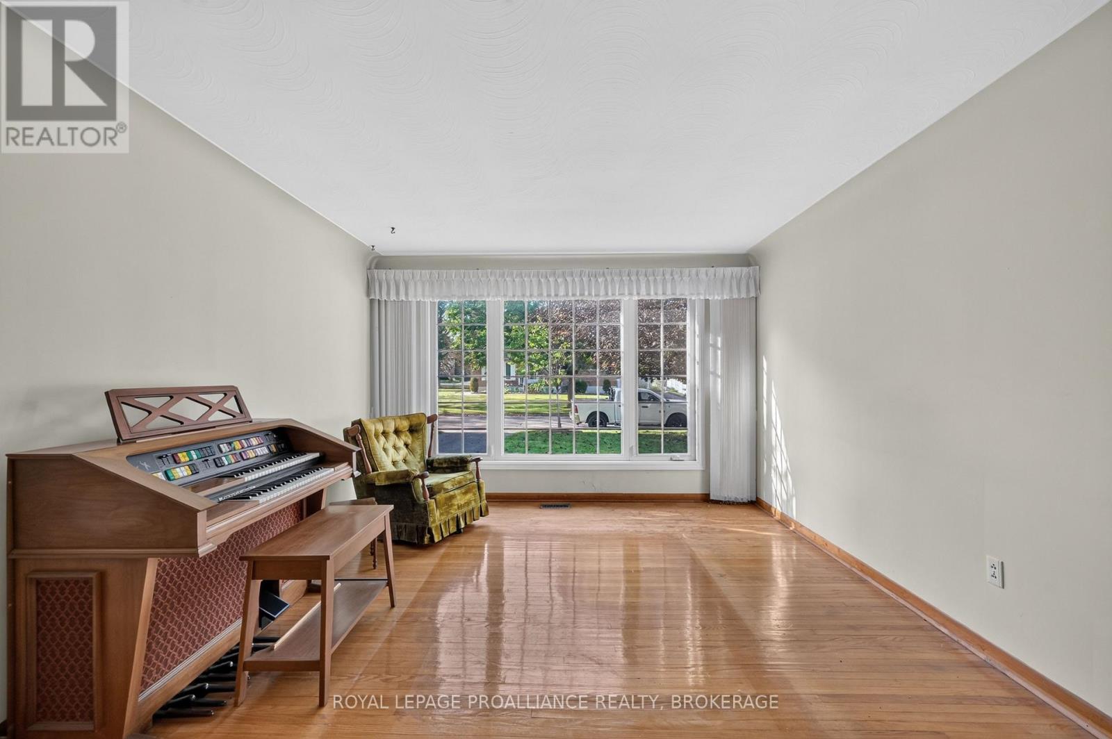 15 HAMPSTEAD HEATH, Kingston (West of Sir John A. Blvd) — photo 4