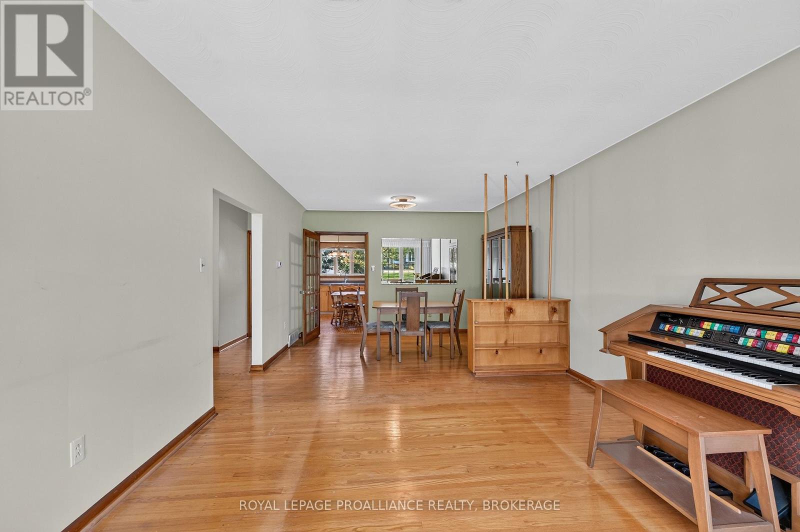15 HAMPSTEAD HEATH, Kingston (West of Sir John A. Blvd) — photo 6