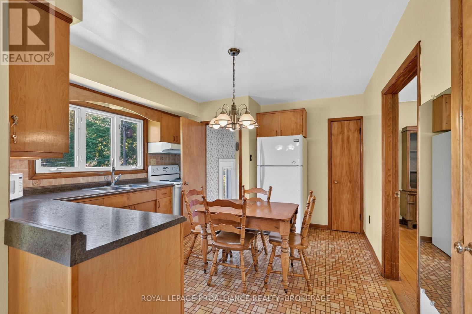 15 HAMPSTEAD HEATH, Kingston (West of Sir John A. Blvd) — photo 7