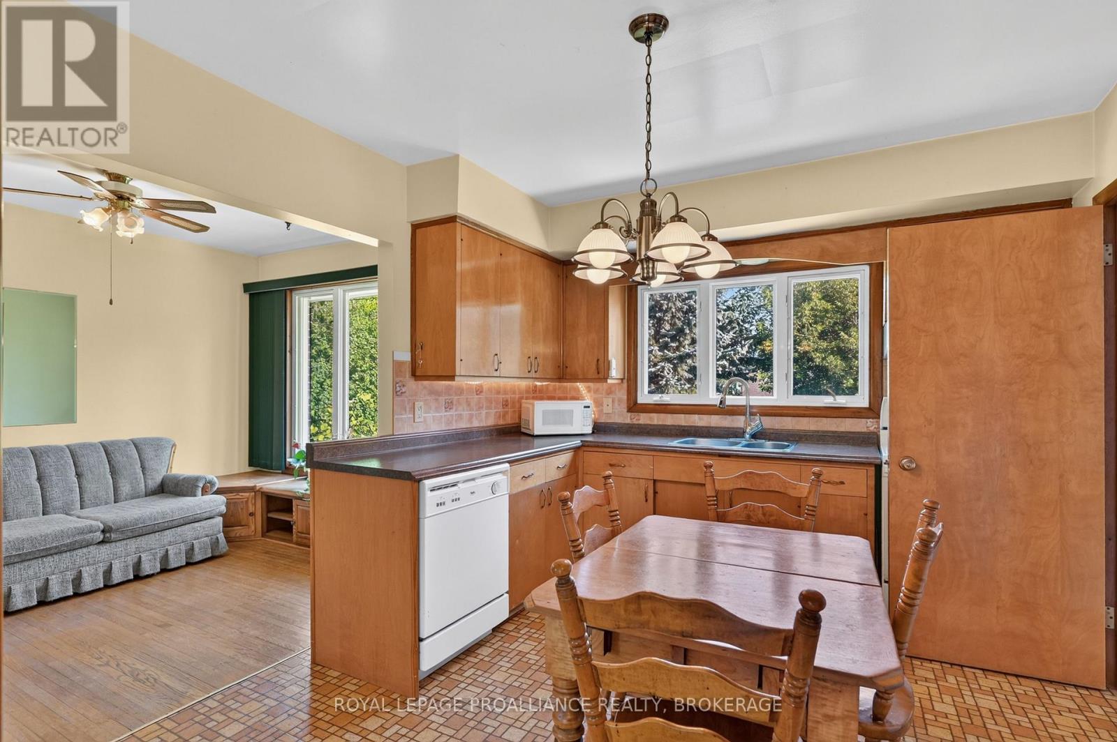 15 HAMPSTEAD HEATH, Kingston (West of Sir John A. Blvd) — photo 9