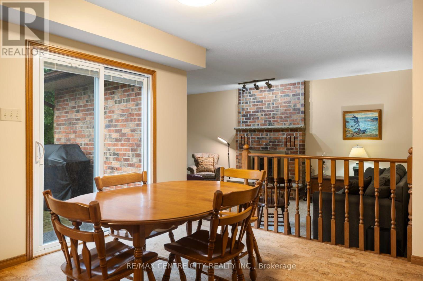 334 CANTERBURY PLACE - 11
