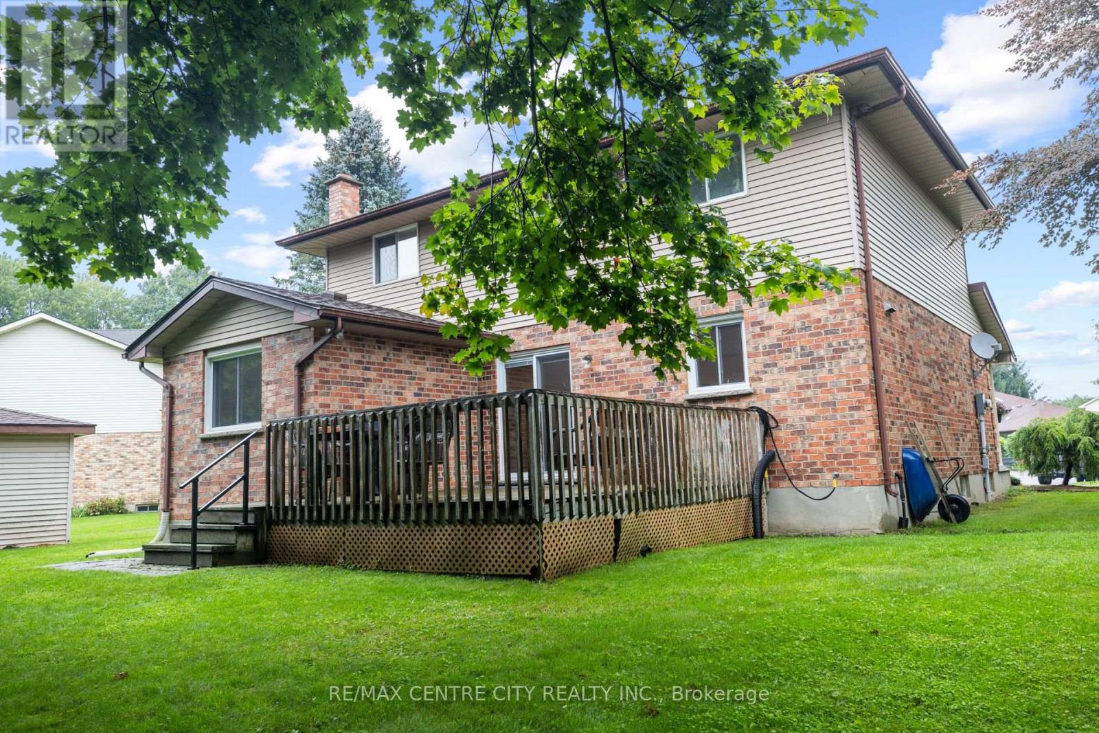 334 CANTERBURY PLACE - Image 25