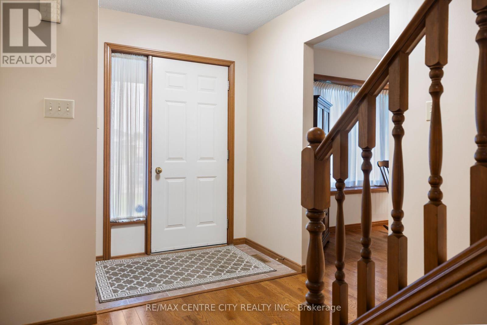 334 CANTERBURY PLACE, Central Elgin (Belmont) — photo 4