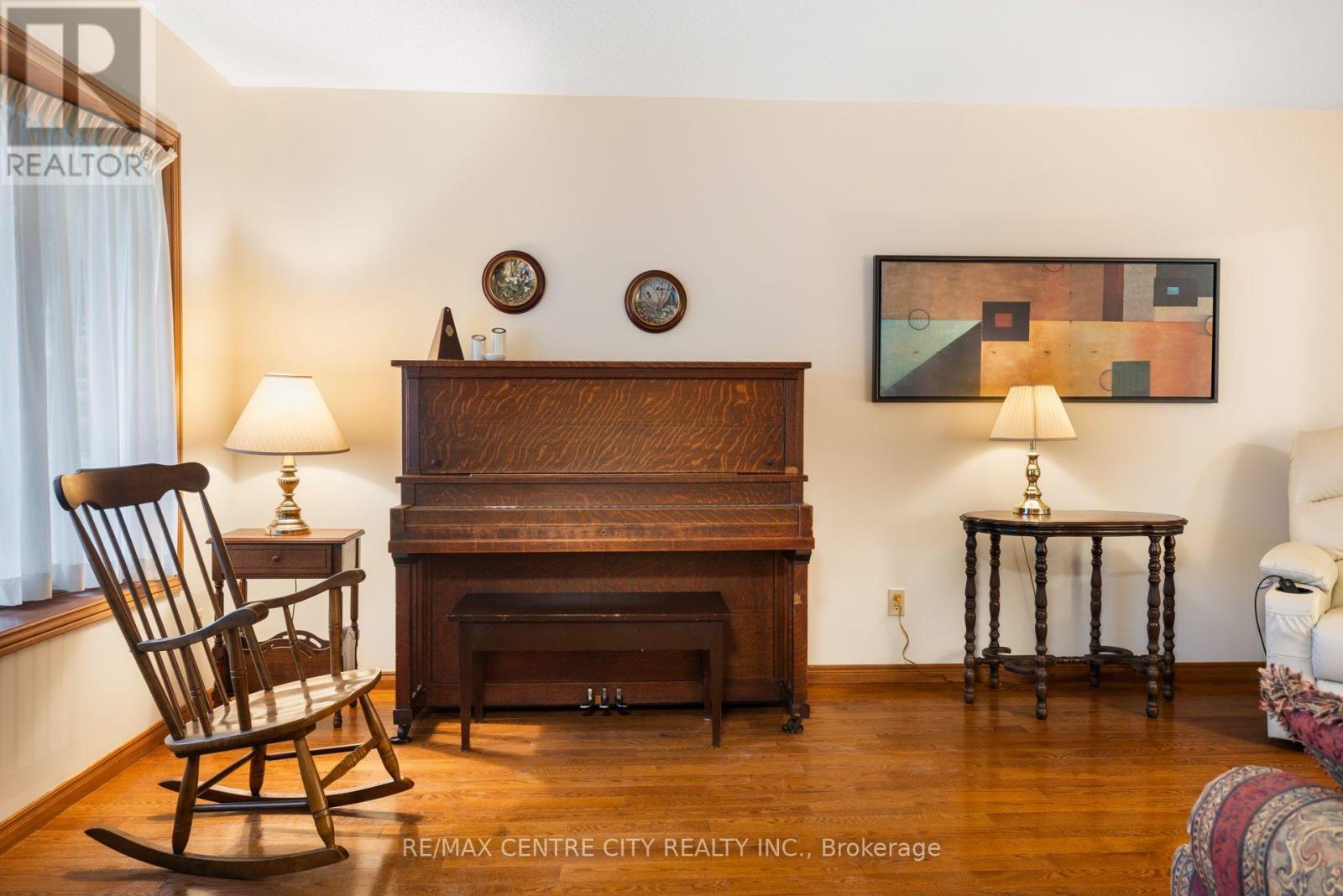 334 CANTERBURY PLACE - 5