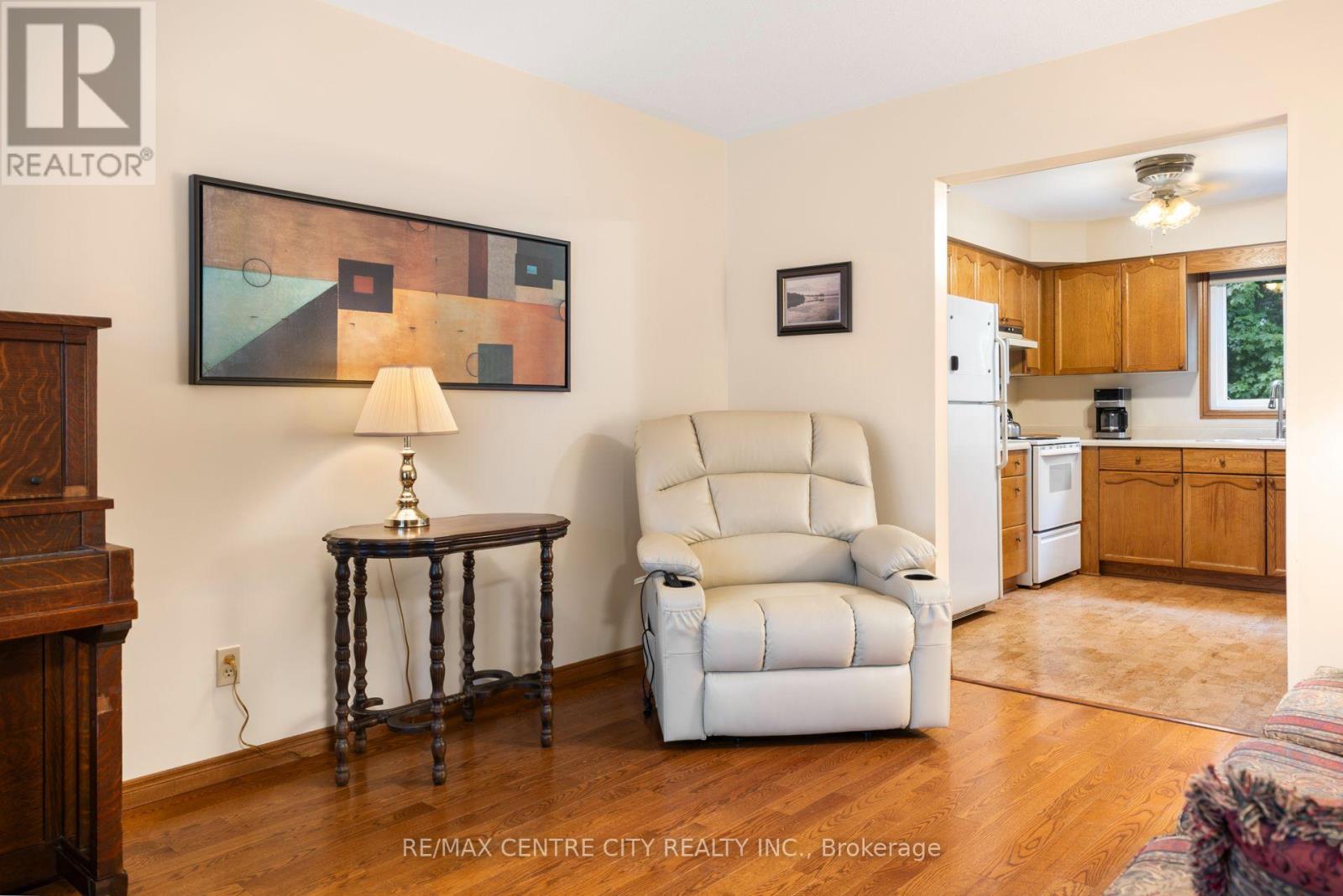 334 CANTERBURY PLACE, Central Elgin (Belmont) — photo 6