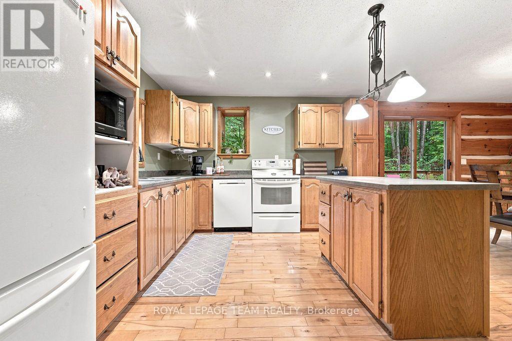 2193 FOYMOUNT ROAD - 13