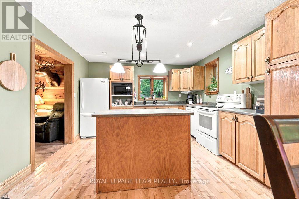 2193 FOYMOUNT ROAD - 15